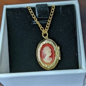 Vintage 1960s Cameo locket